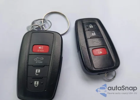 2021 Toyota Rav4 Hybrid Xle z USA, uszkodzony, nr VIN 2T3RWRFV3MW111124